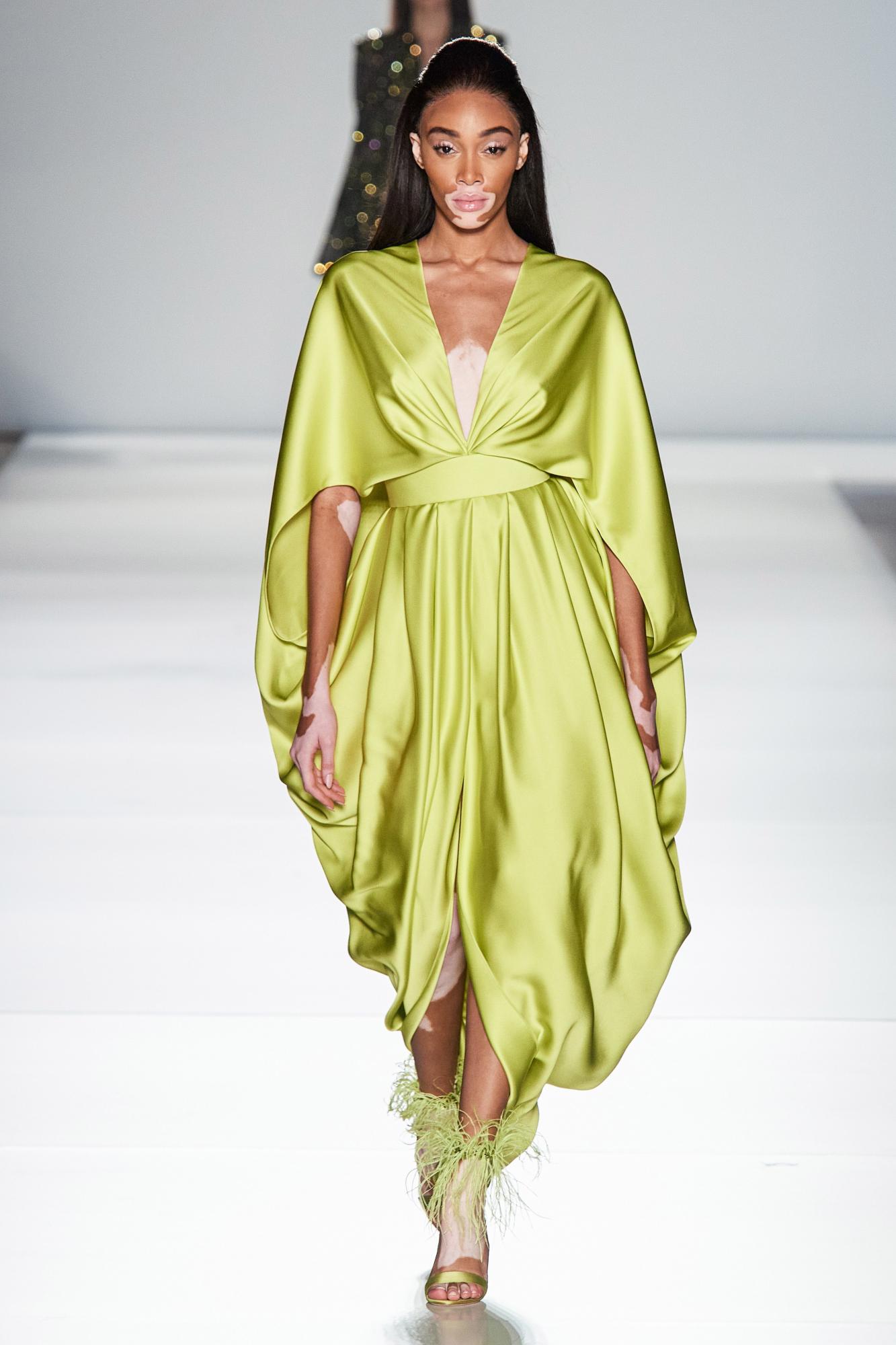 Мафия, балет и танцы до упаду: 11 модных трендов с Недели высокой моды в Париже